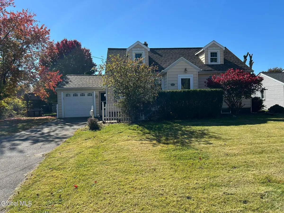 2027 Cardiff Road, Rotterdam, NY 12303 - #1