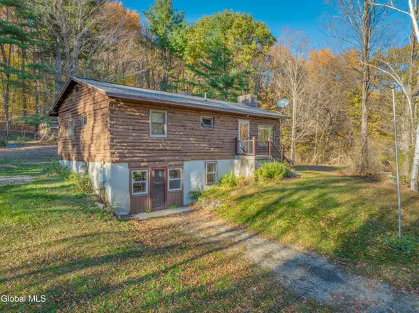 618 Chestnut Hill Road, Cambridge, NY 12816