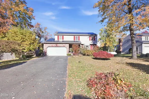 31 Lacy Lane, Colonie, NY 12211