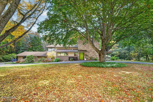 1202 Hedgewood Lane, Niskayuna, NY 12309