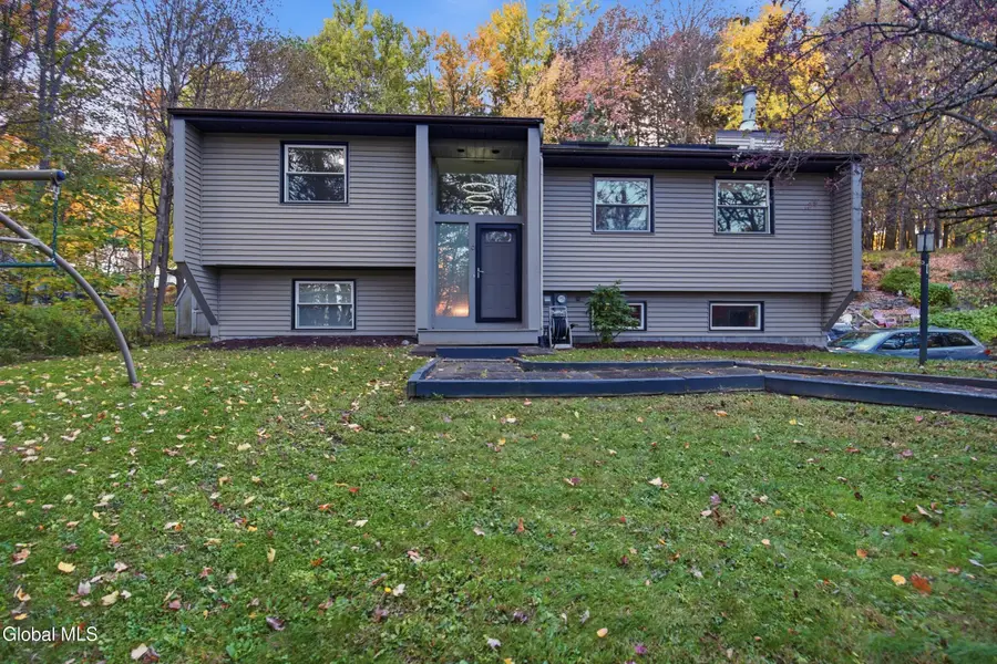 6 Ashford Lane, Colonie, NY 12309 - #3