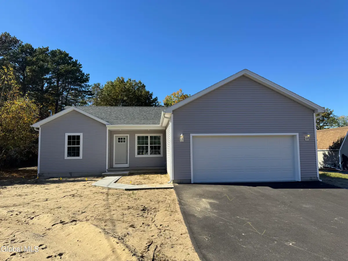 15 Leo Street, Queensbury, NY 12804 - #1