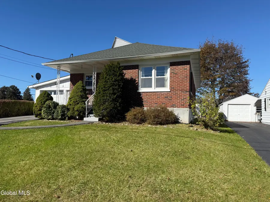 38 Chapel Place, Amsterdam, NY 12010 - #3