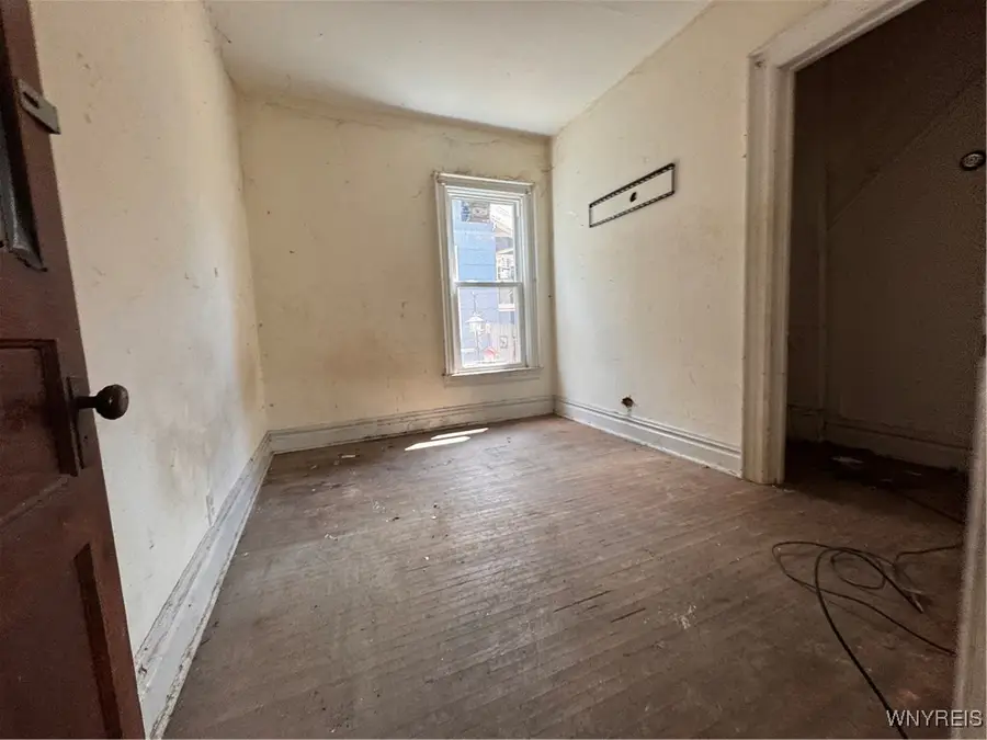 2401 Whitney Avenue, Niagara Falls, NY 14301 - Image #3