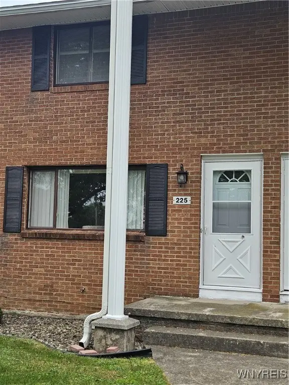 225 Greenmeadow Drive, Buffalo, NY 14224 - Image #2