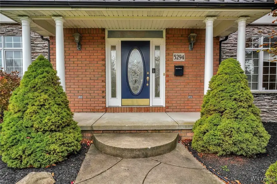 5294 Briercliff Drive, Hamburg, NY 14075 - Image #2