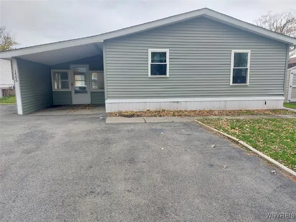 1406 Elderberry Pl, Niagara Falls, NY 14304