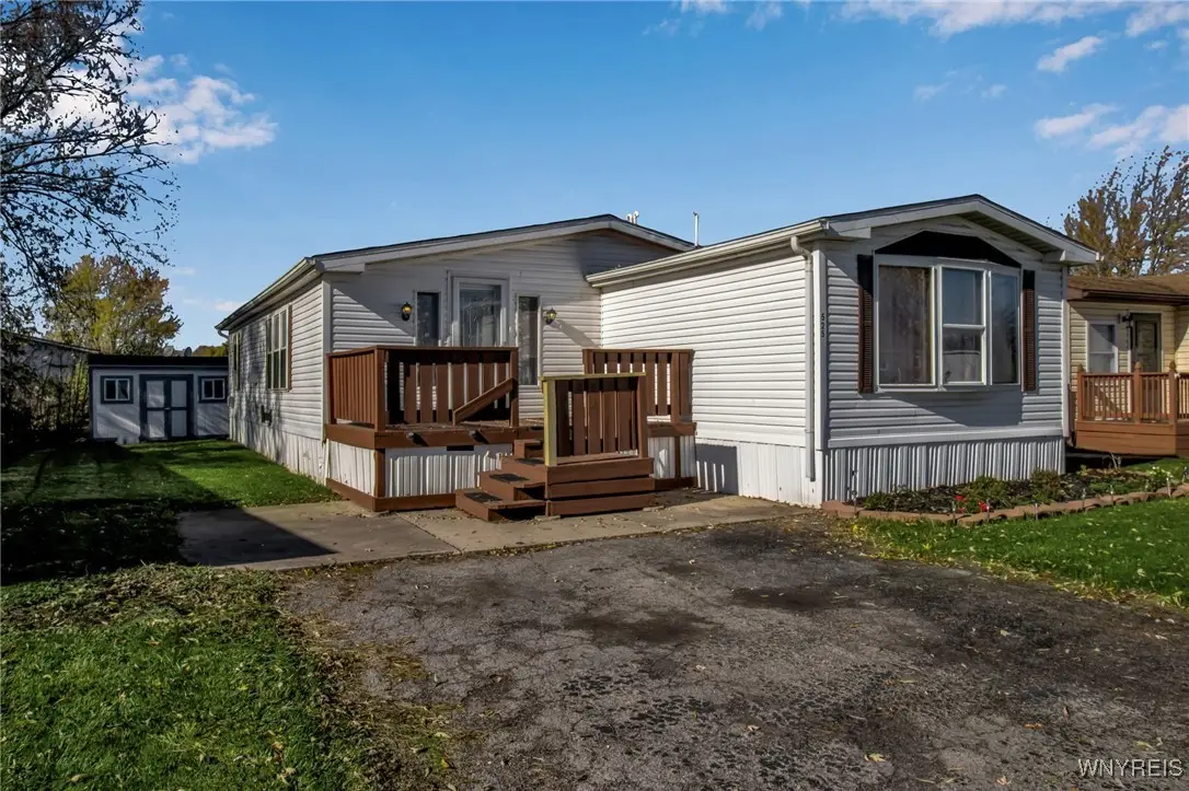 525 Applewood Drive, Lockport, NY 14094 - Image #1