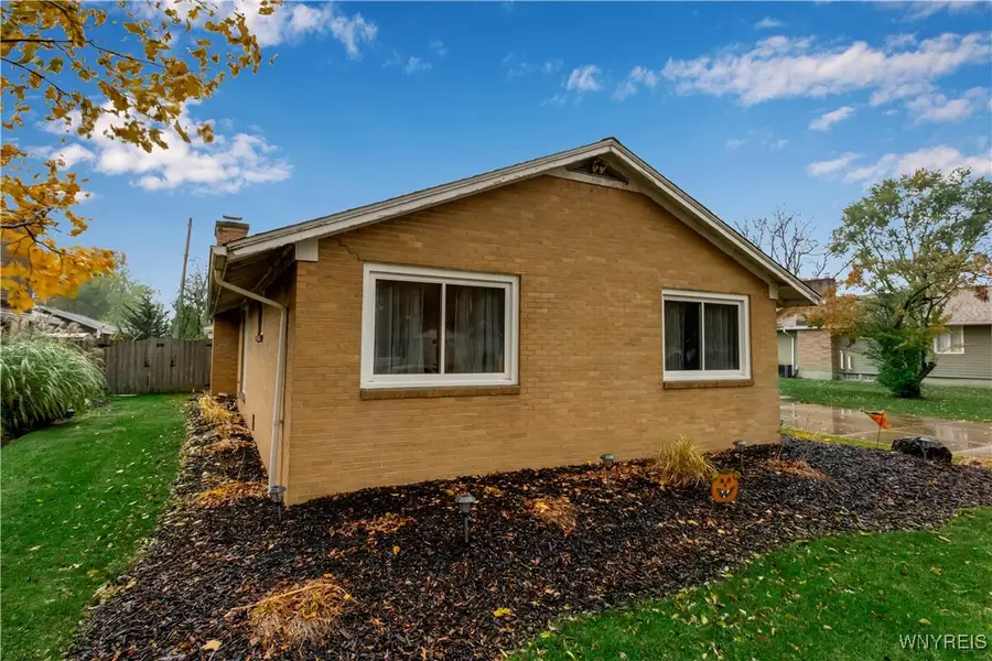 108 Sedgemoor Court, Williamsville, NY 14221 - Image #2