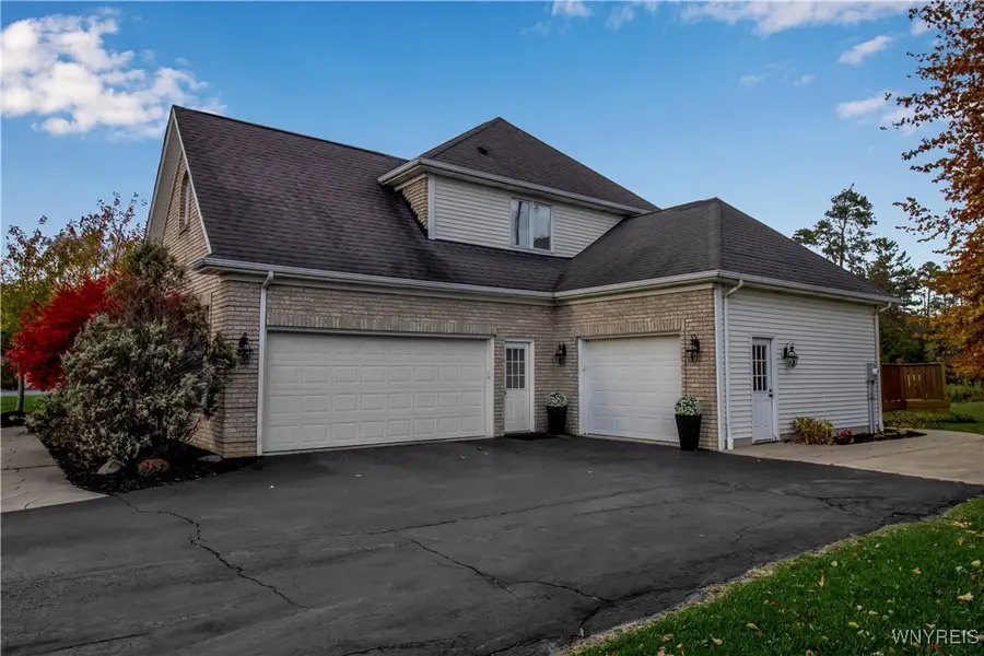 12 Woodthrush Trail, Orchard Park, NY 14127 - Image #2