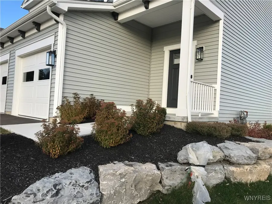 902 Carriage Lane, Buffalo, NY 14224 - Image #2