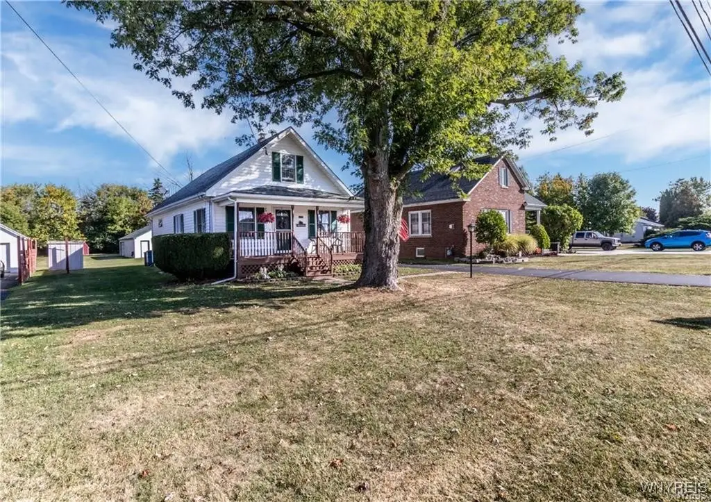 8106 E Britton Drive, Niagara Falls, NY 14304 - Image #1