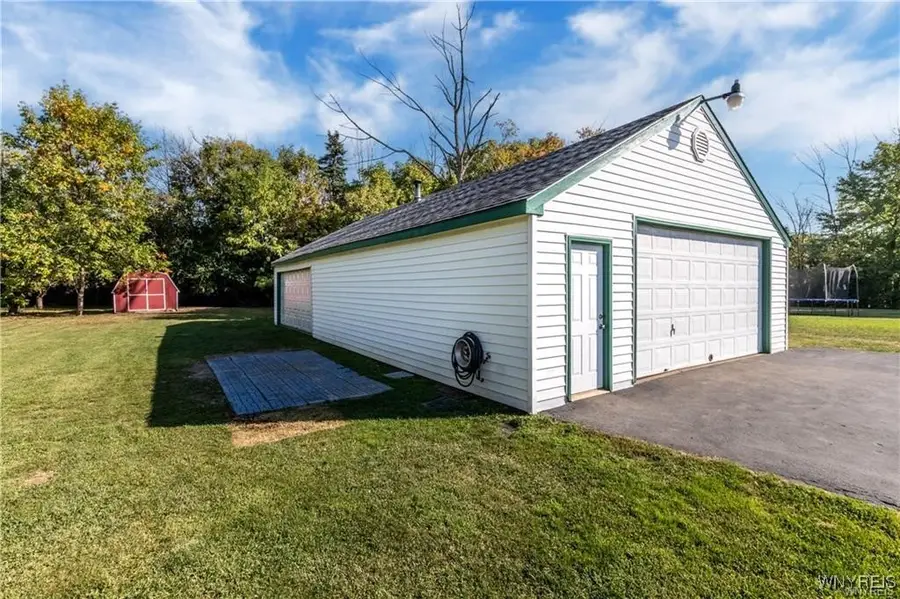 8106 E Britton Drive, Niagara Falls, NY 14304 - Image #3