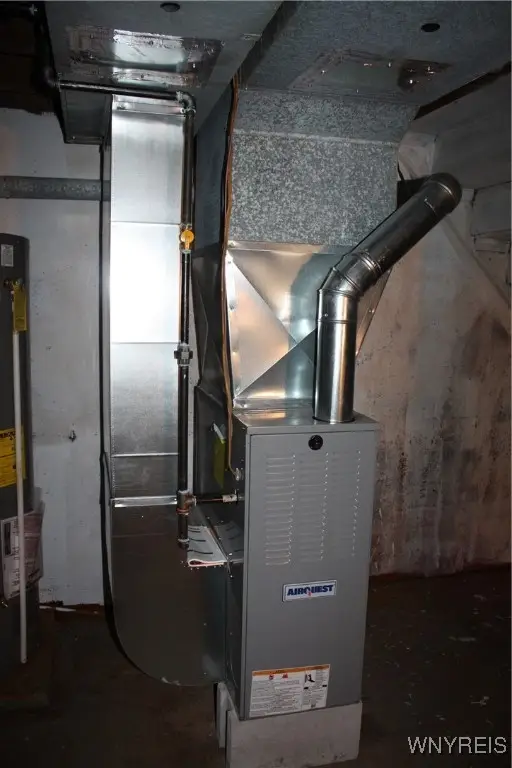 5247 Mapleton Road, Lockport, NY 14094 - Image #2