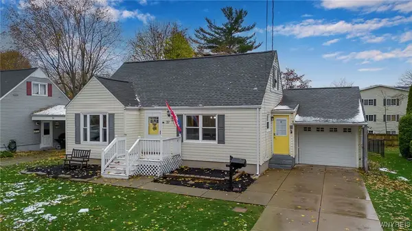 27 S Irwinwood Road, Lancaster, NY 14086