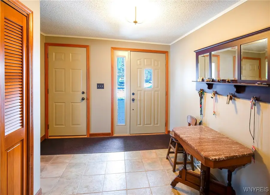 75 Lindhurst Drive, Lockport, NY 14094 - Image #2