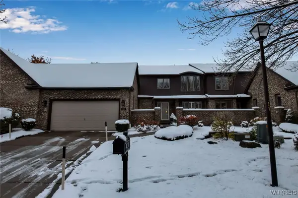 122 Hidden Ridge Common, Williamsville, NY 14221