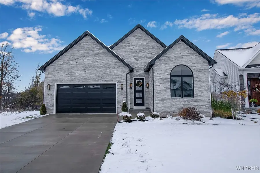 5419 Alderbrook Lane, Clarence, NY 14031 - Image #2