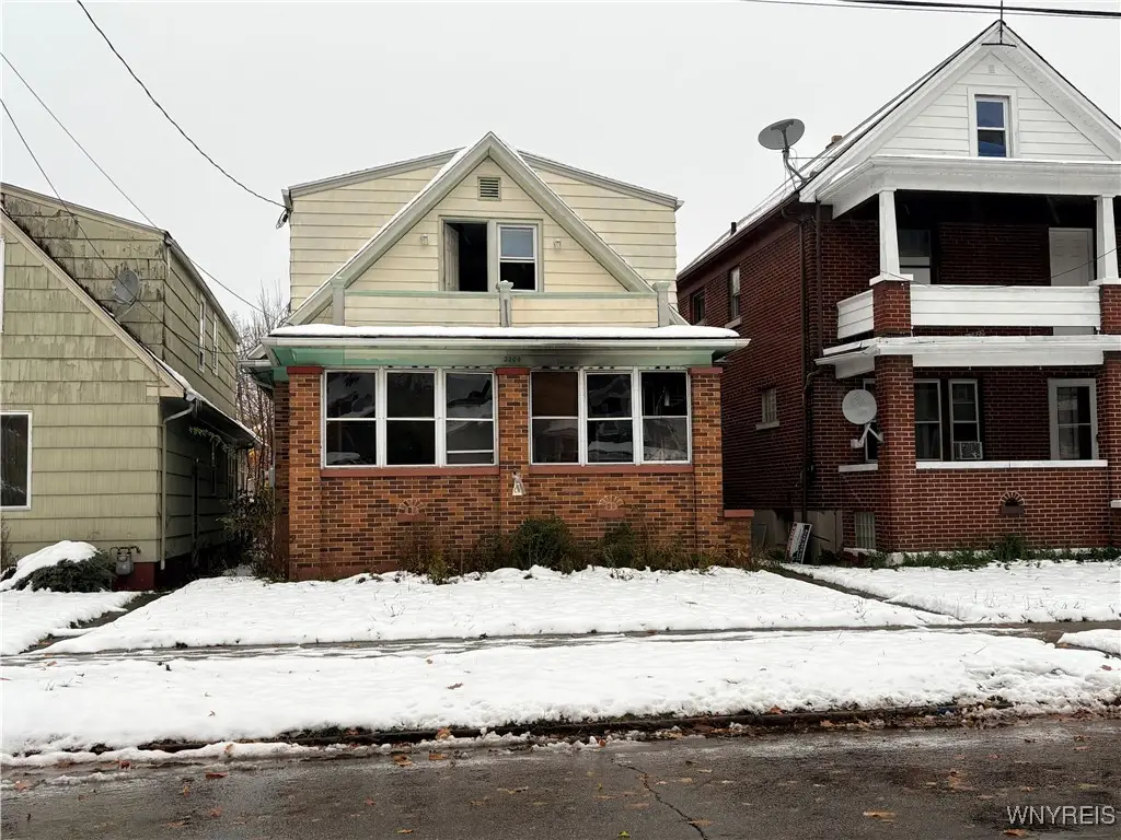 2204 Woodlawn Avenue, Niagara Falls, NY 14301 - Image #1