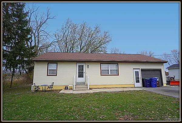 4449 Saunders Sett Road N, Lockport, NY 14094