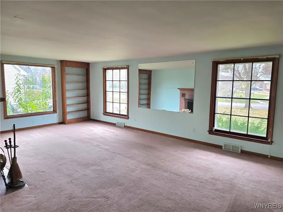 246 E Treehaven Road, Buffalo, NY 14215 - Image #2