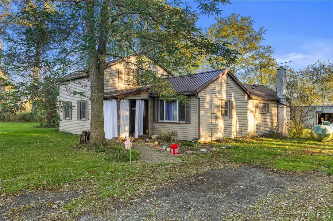 8074 Bunker Hill Road, Lockport, NY 14094 - Image #1