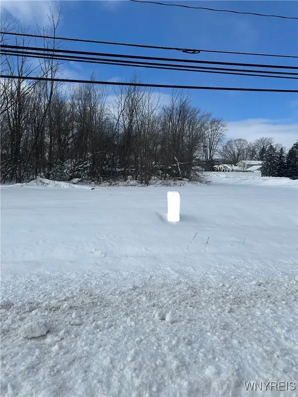 Creek Road, Lewiston, NY 14092