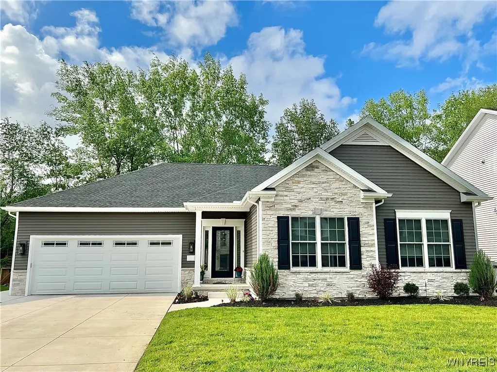 7290 Woodhaven Drive, Lockport, NY 14094 - Image #1