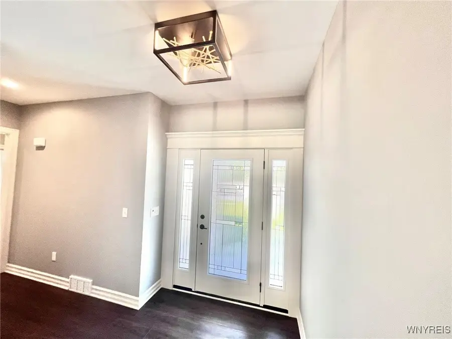 7290 Woodhaven Drive, Lockport, NY 14094 - Image #3