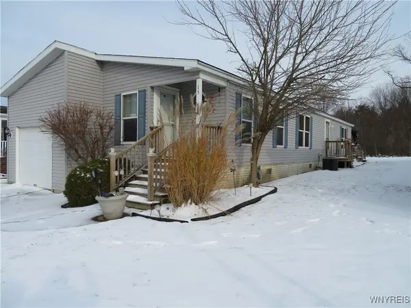 5455 Southwestern Boulevard #15, Hamburg, NY 14075