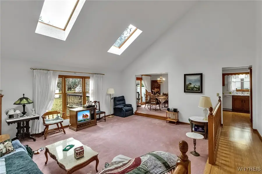 82 Grasspointe Drive, Buffalo, NY 14228 - Image #2