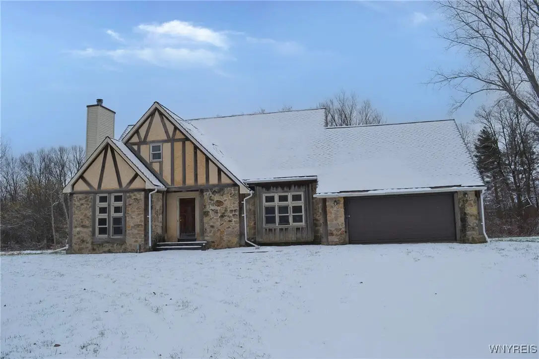 9716 Mountain Road, Middleport, NY 14105 - Image #1