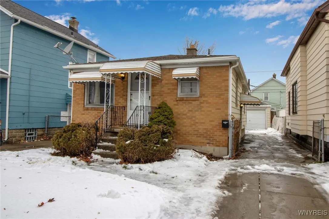 281 W Hazeltine Avenue, Buffalo, NY 14217 - Image #1