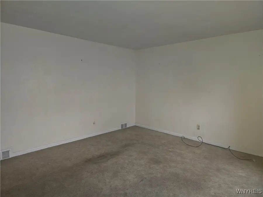298 Lowell Road, Tonawanda, NY 14217 - Image #3