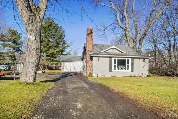 1749 Lake Road, Youngstown, NY 14174