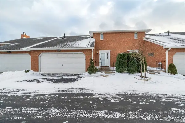 27 Wellington Court N, Williamsville, NY 14221