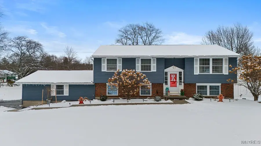 7100 Fieldcrest Drive, Lockport, NY 14094 - Image #2