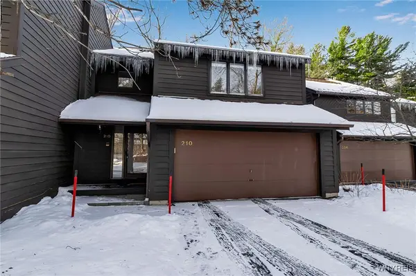 210 Breezewood Common, East Amherst, NY 14051