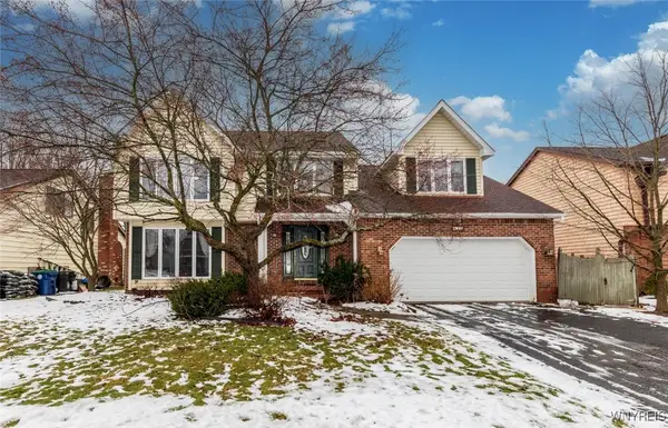 35 Britannia Dr, East Amherst, NY 14051