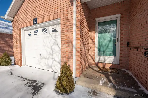 10 Woodpointe #10, Amherst, NY 14221