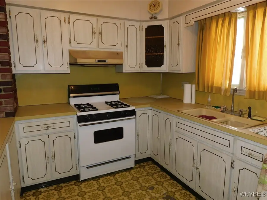 118 Remington Pl, Buffalo, NY 14210 - Image #2