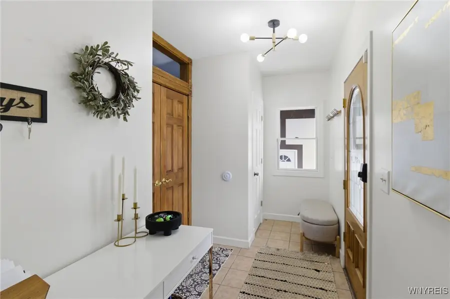 8140 Salt Road, Clarence Town, NY 14032 - #2