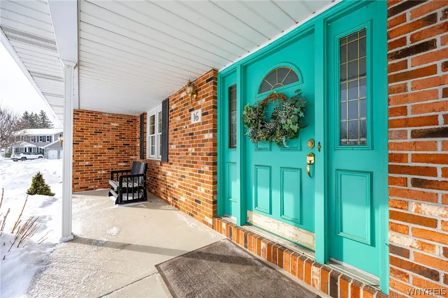 16 Buckhorn Court, Grand Island, NY 14072 - #2