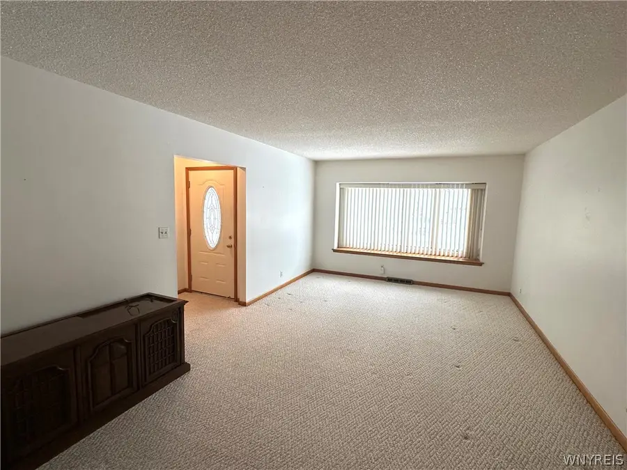 73 Fairoaks Lane, Cheektowaga, NY 14227 - #2