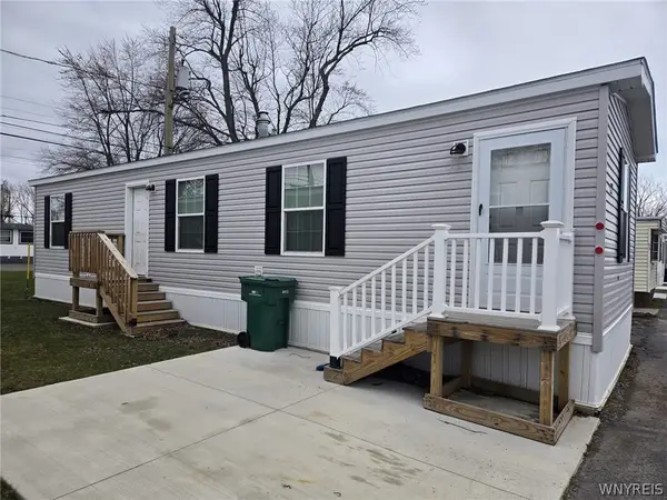 52 Shamrock Dr, Lackawanna, NY 14218