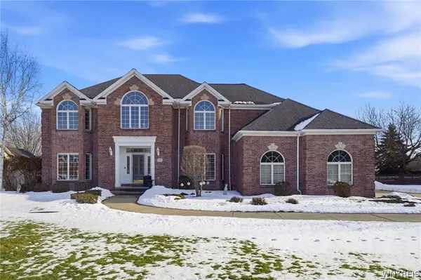 8137 Oak Leaf Lane, Williamsville, NY 14221