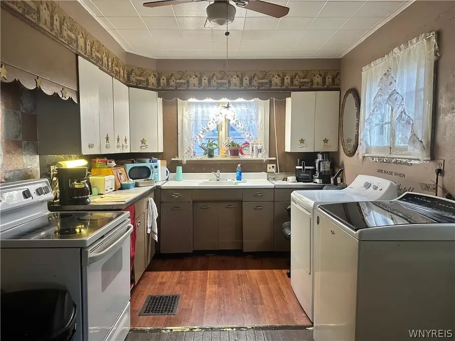 704 Orient Street, Medina, NY 14103 - #2