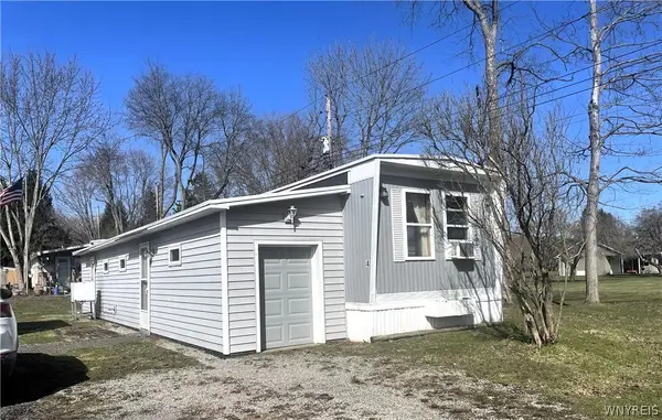 7207 Hunters Creek #4 Road #4, Holland, NY 14080