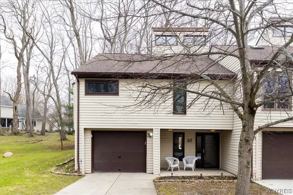 37 Tunbridge Walke, East Aurora, NY 14052