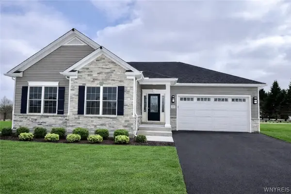 7290 Woodhaven Drive, Lockport, NY 14094